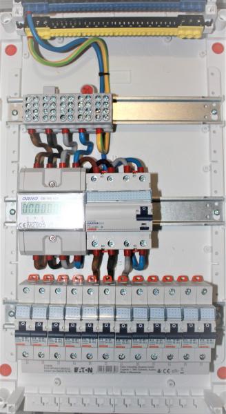 ABB Striebel & John Unterverteilung 3-reihig, unter Putz, bestückt mit: 1 Fi und 12 LS B 16 A 1-polig + Drehstromzähler